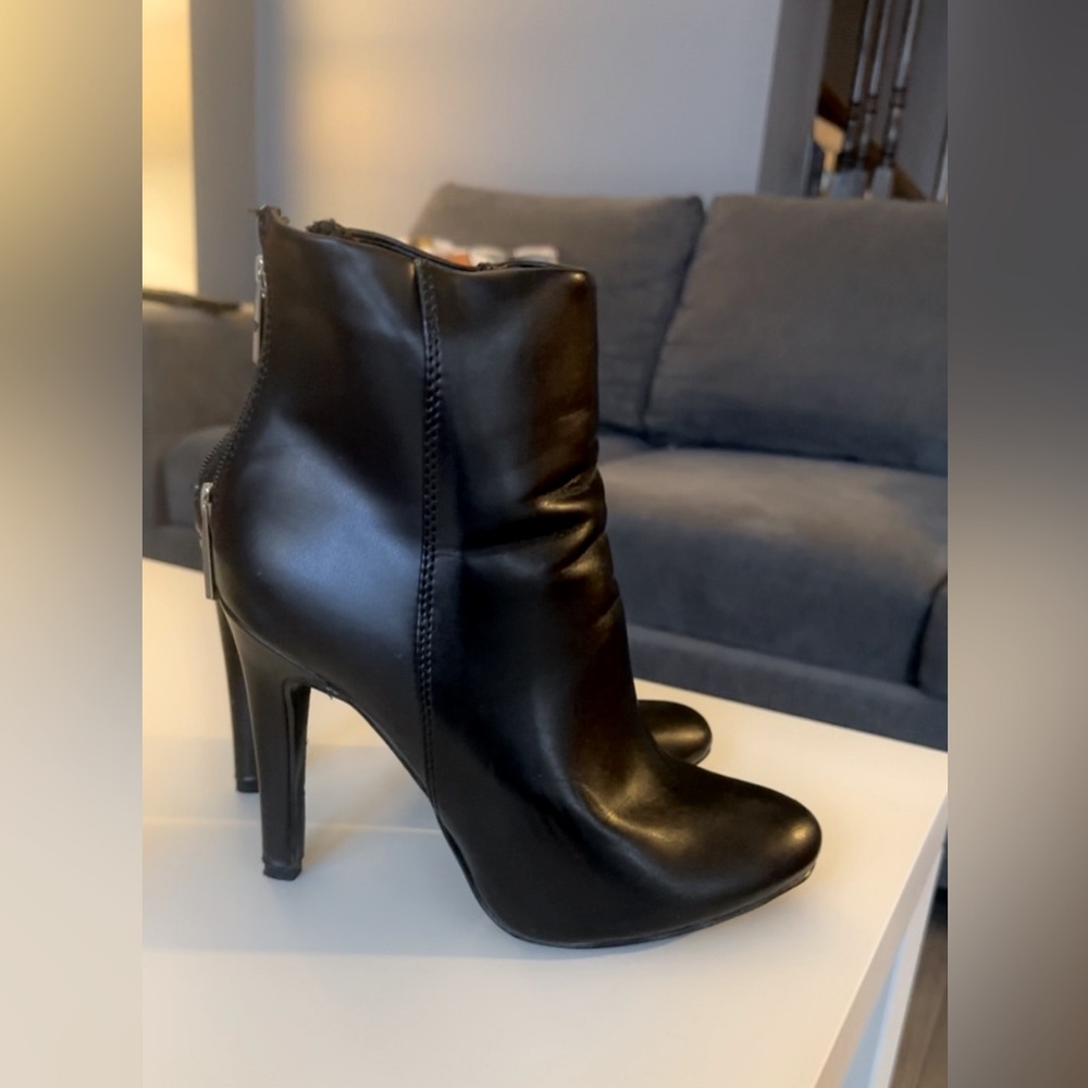 Le Chateau booties